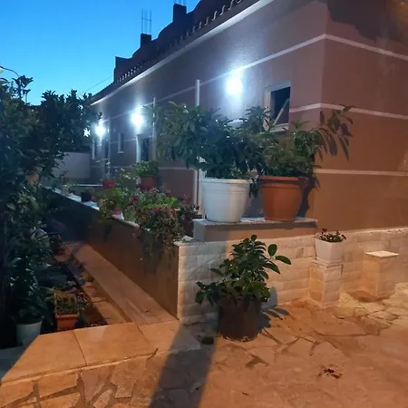 Πανσιόν Bar Restorant Altini *